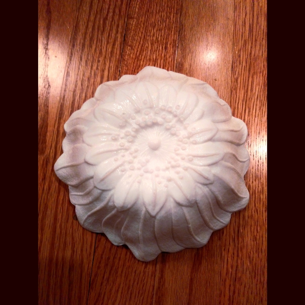 Vintage Indiana Milk Glass 'Lily Pons' Bowl